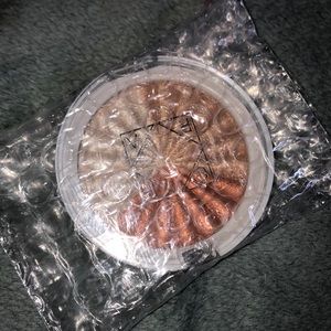 OFRA Makeup - Ofra Nikkie Tutorials Everglow Highlighter OFRA Makeup - Ofra Nikkie Tutorials Everglow Highlighter